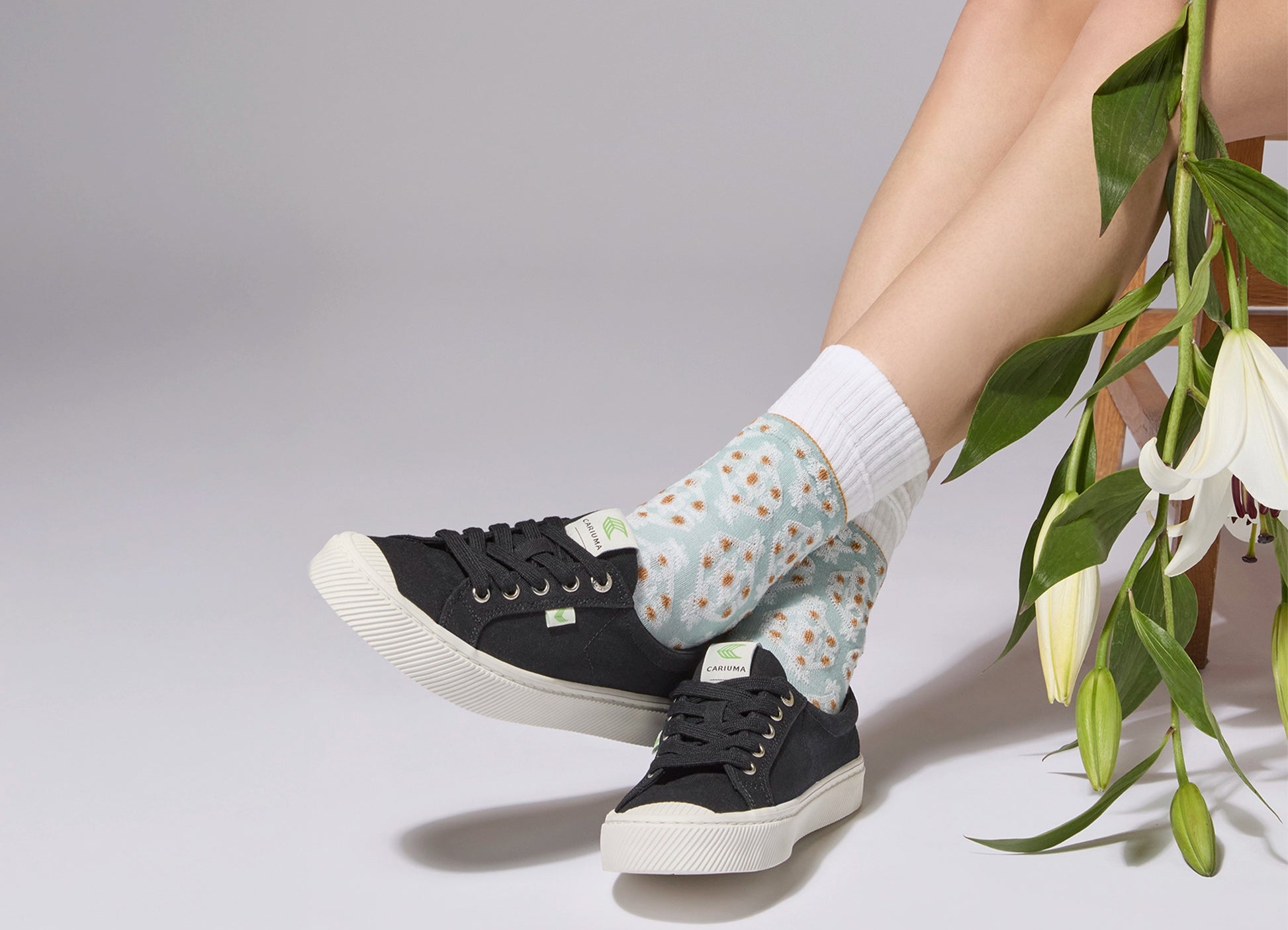 Women's Low Top Black Canvas Sneakers OCA Low – CARIUMA