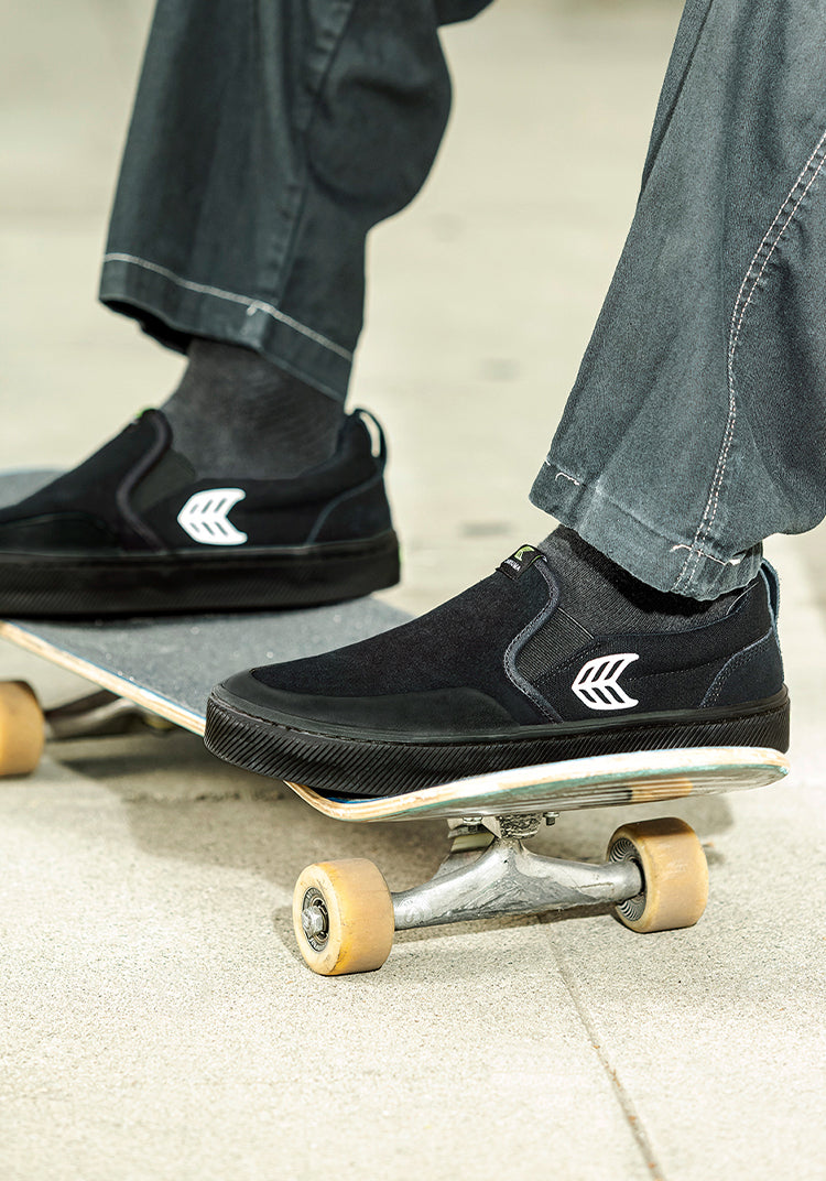 CARIUMA: Men's Black Slip-on Skate Sneakers