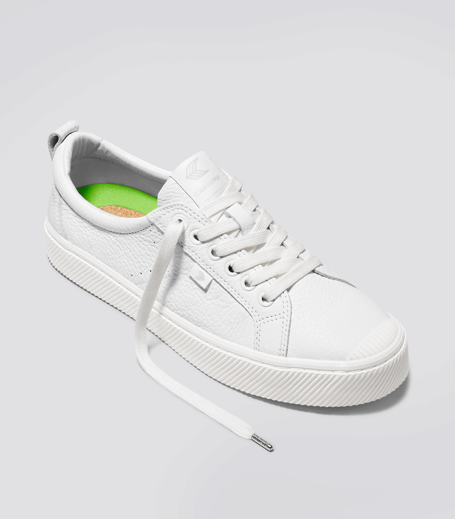 White low top sales sneakers