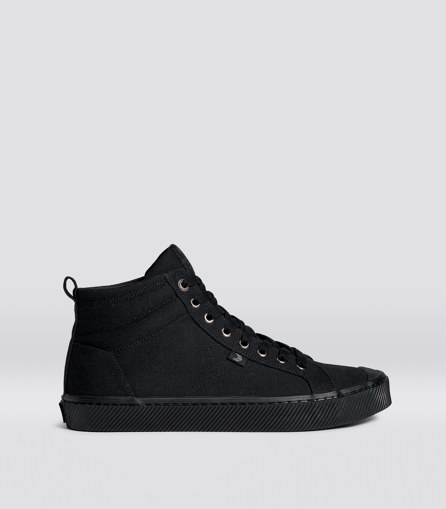 Cariuma Men's Oca Low Black Canvas Sneaker