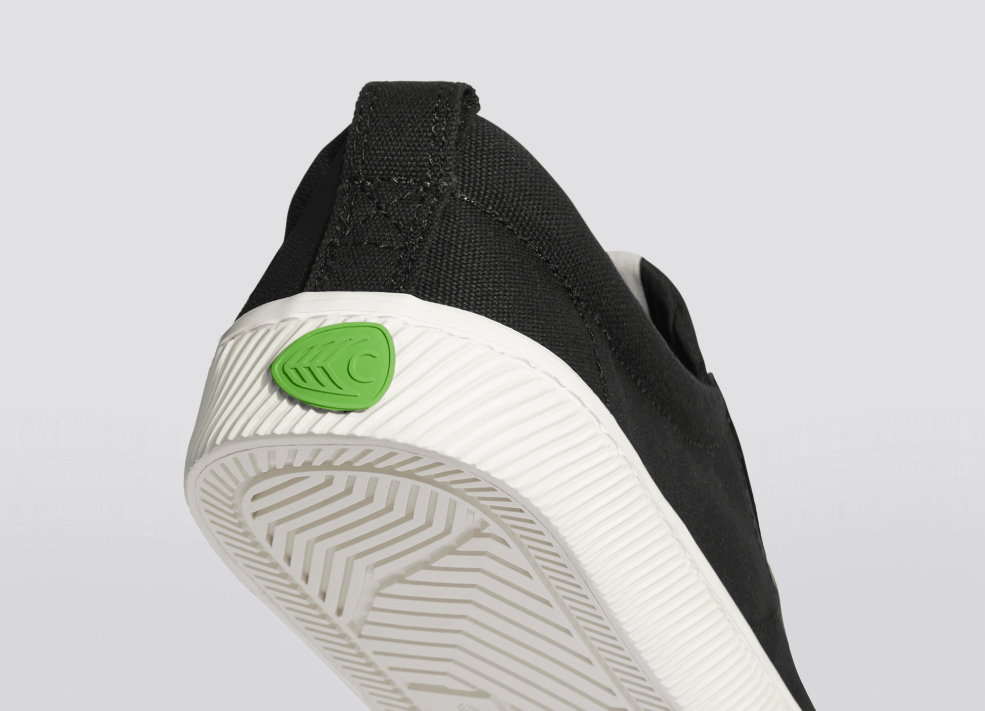 Cariuma OCA Low Black Canvas Sneaker Men Black